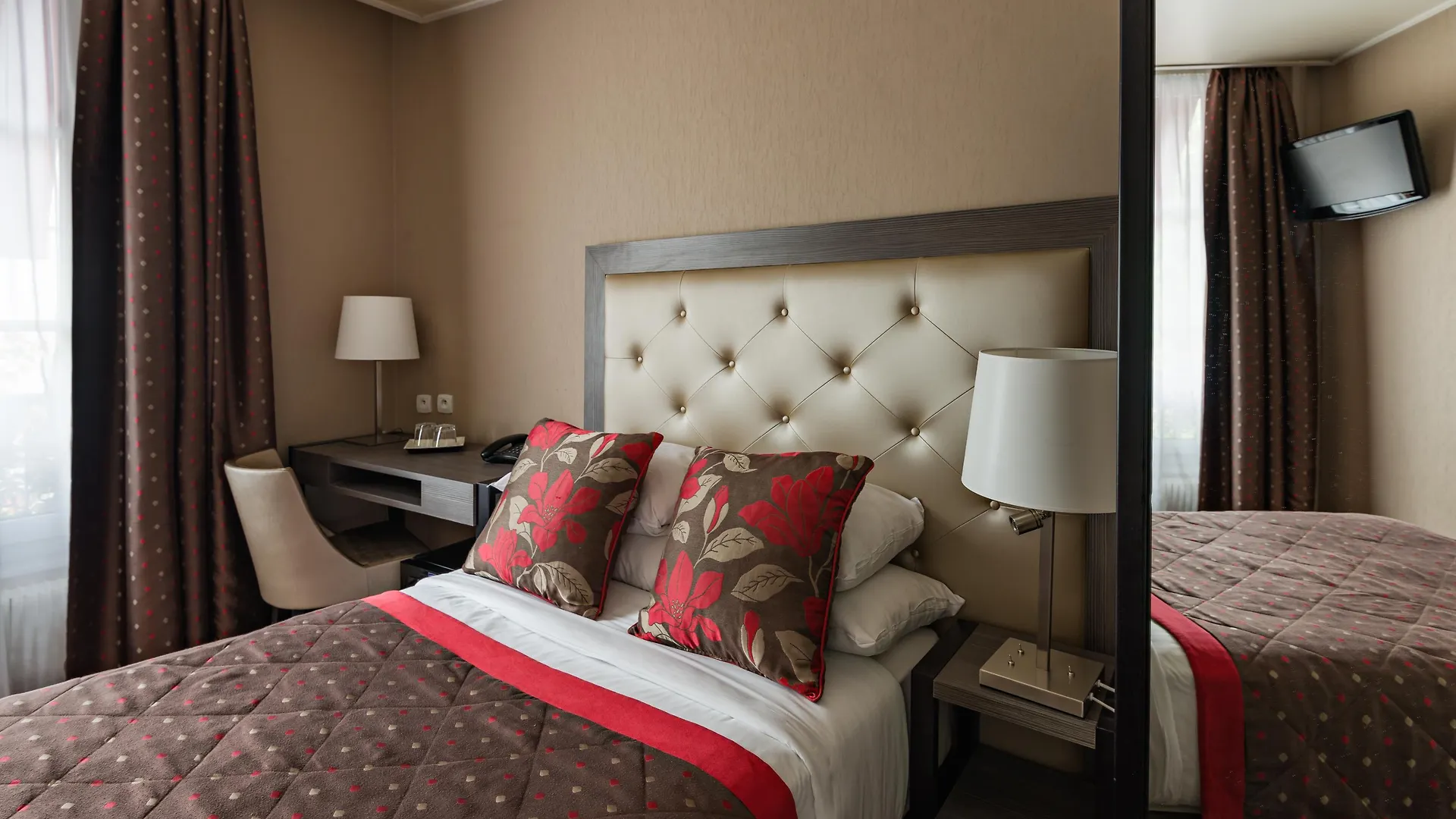 Eiffel Kennedy Hotel 3*
