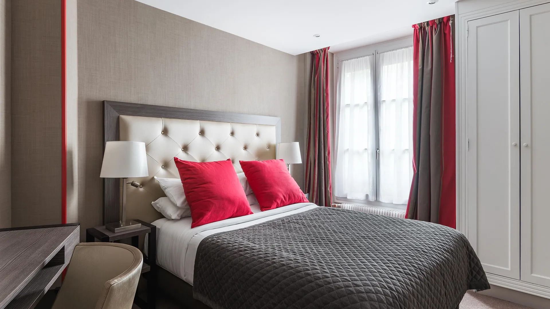 Eiffel Kennedy Hotel 3*