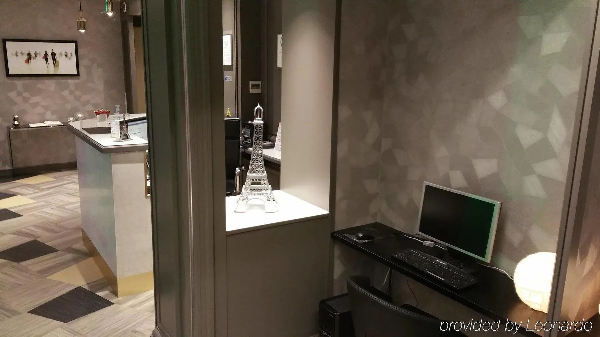 Eiffel Kennedy Hotel 3*
