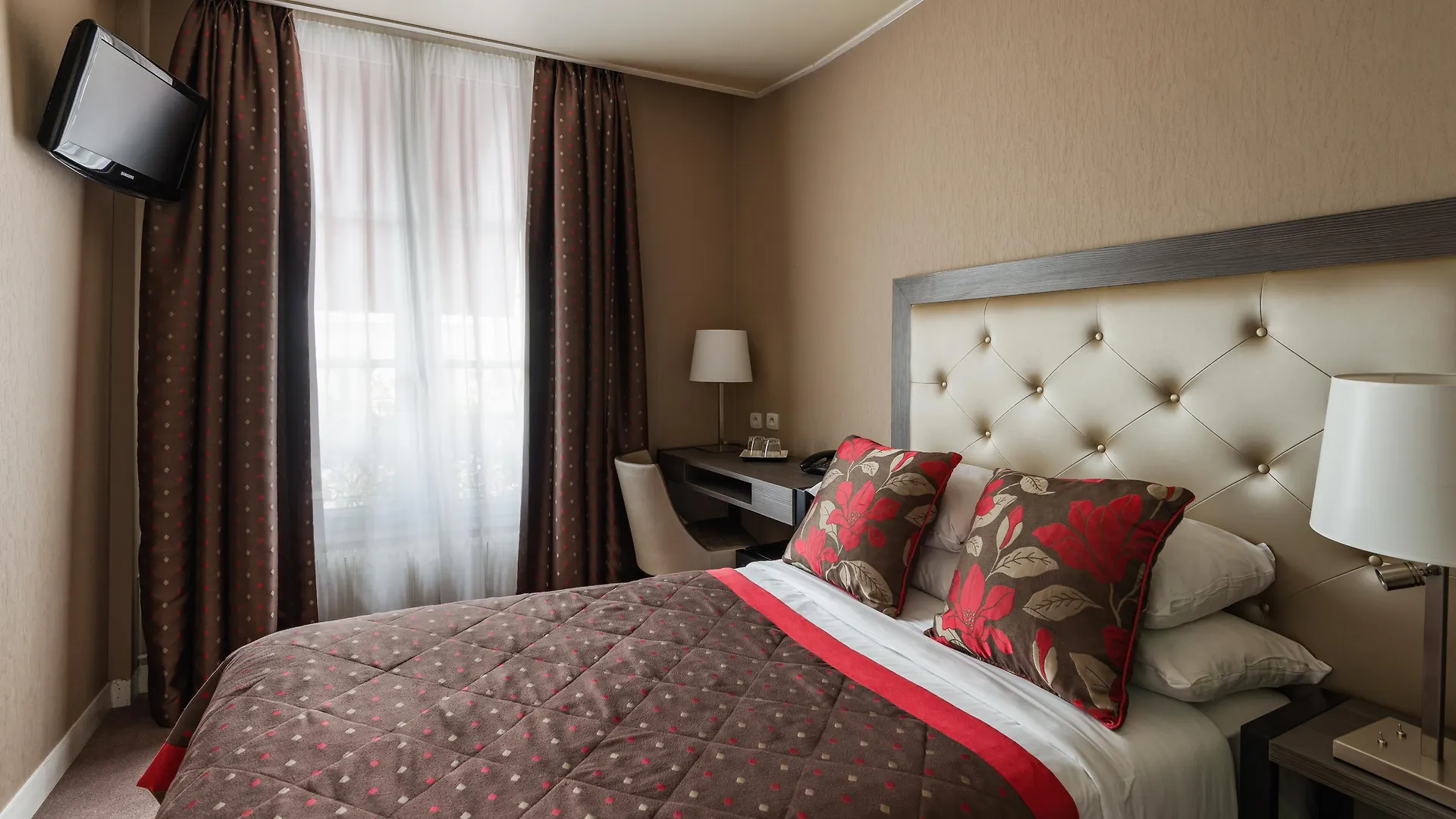 Eiffel Kennedy Hotel 3*